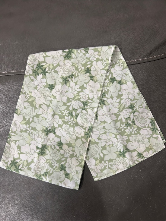 unbranded Accessories - Floral Scarf in Sage Green and White 52x8